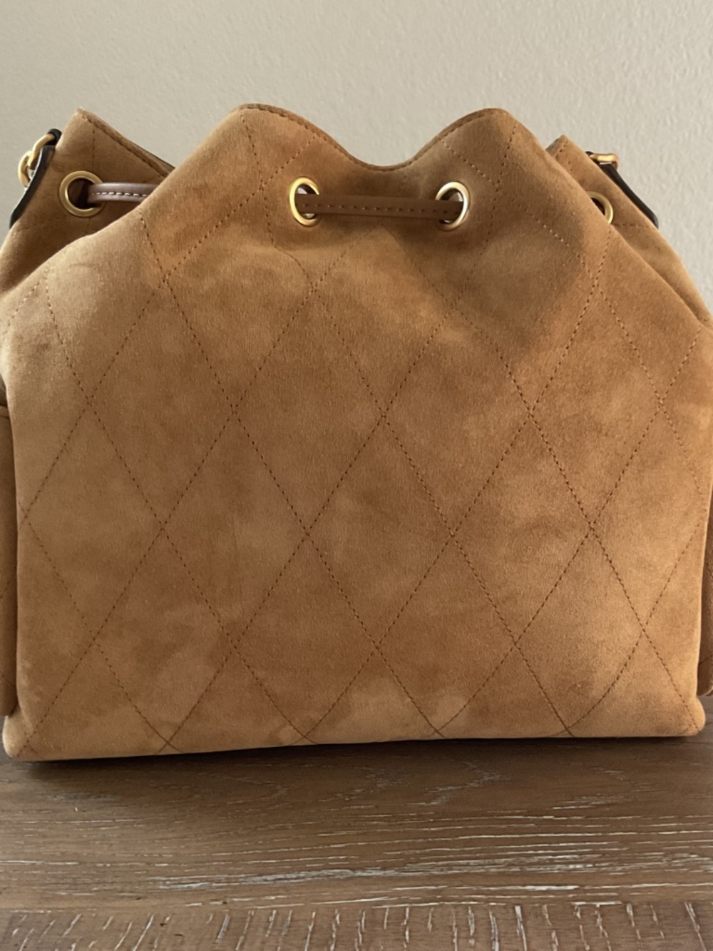 CHARLIE QUILTED SUEDE DRAWSTRING SHOULDER BAG - Picture 4 of 8